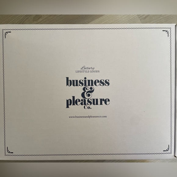 NWT beach towel by Business and Pleasure Vintage Gold Check Towel. - Picture 3 of 3